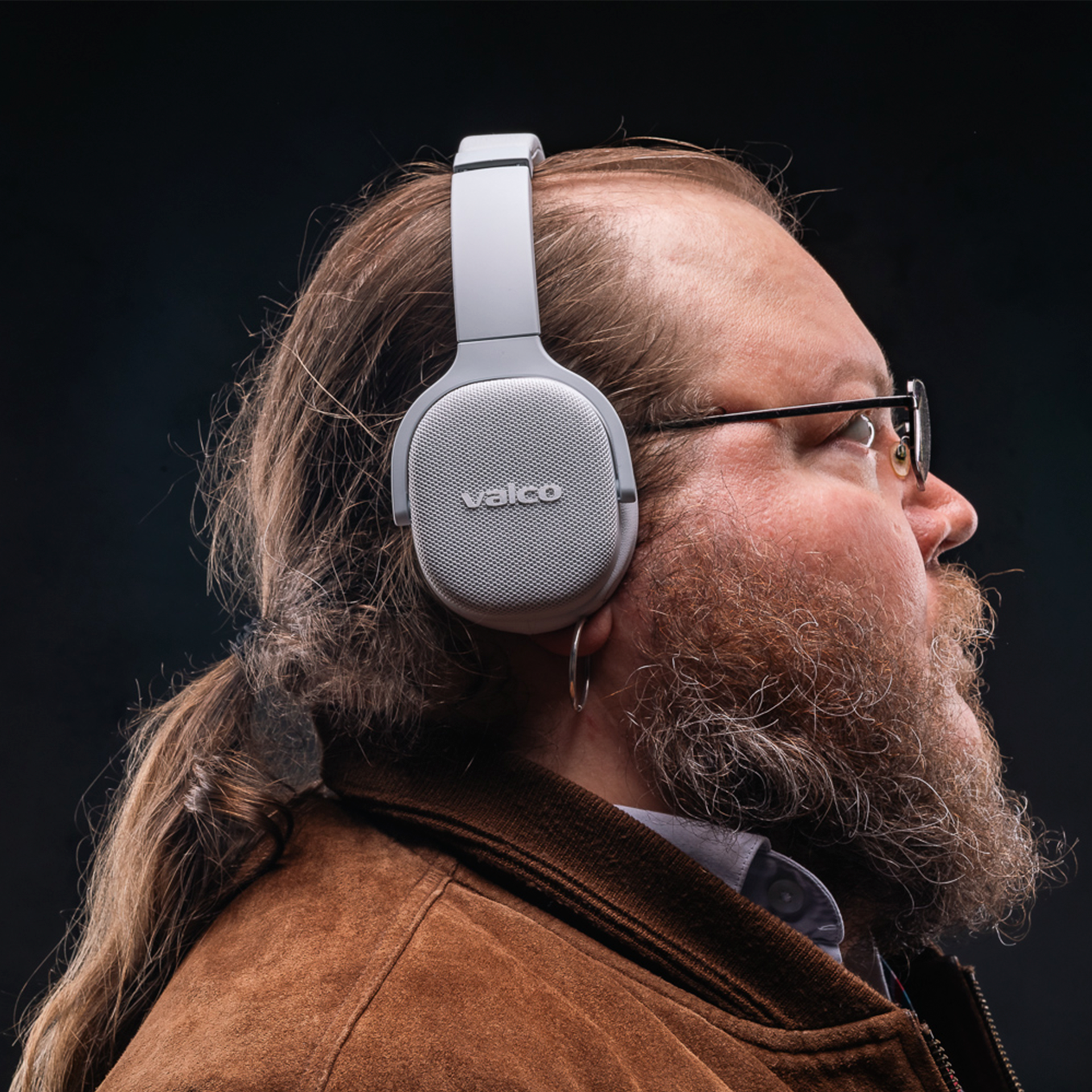 VMK25 noise cancelling headphones promo video